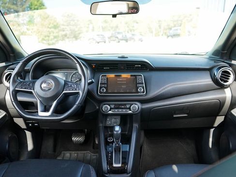 Used 2019 Nissan Kicks SR w/ SR Premium Package FWD image 10