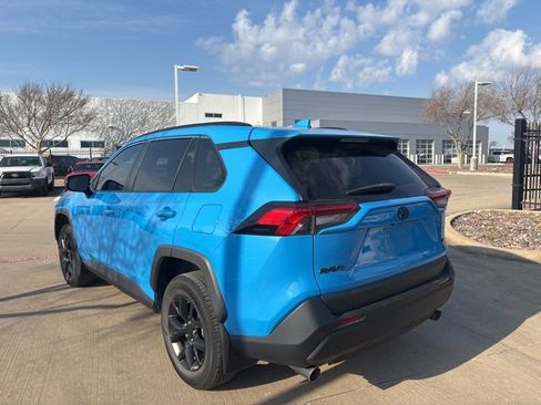 Used 2021 Toyota RAV4 LE image 7