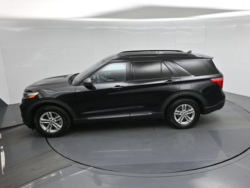 Certified 2023 Ford Explorer XLT w/ Equipment Group 202A RWD image 44