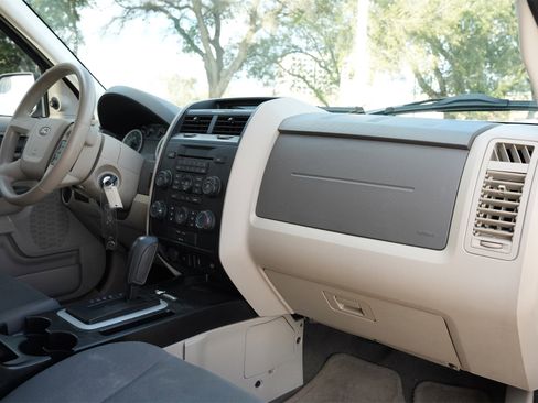 Used 2011 Ford Escape XLS w/ 101A Rapid Spec Order Code image 22