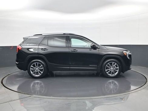 Used 2022 GMC Terrain SLT w/ Infotainment Package II FWD image 4