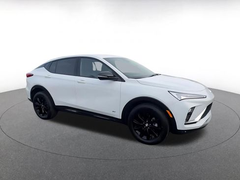 Used 2025 Buick Envista Sport Touring image 2