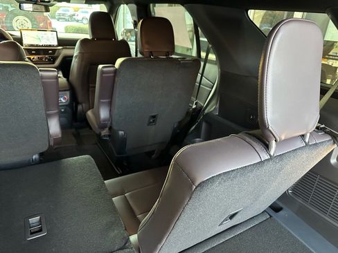 New 2026 Ford Explorer Platinum image 28