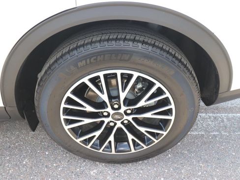 Certified 2025 Ford Escape SE FWD image 14