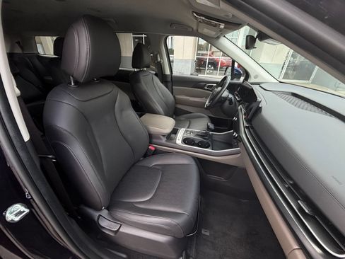 Used 2026 Kia Carnival FWD image 34