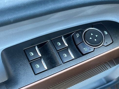 Used 2022 Ford Maverick Lariat image 12