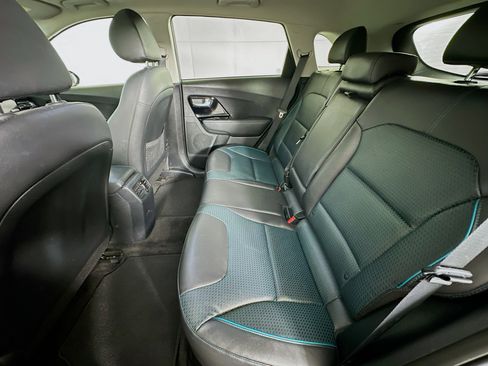 Used 2022 Kia Niro EX Premium image 28