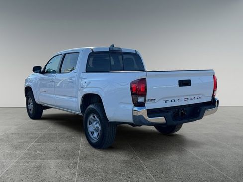 Certified 2018 Toyota Tacoma SR5 image 3