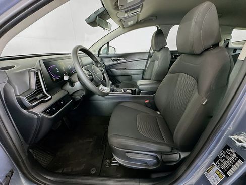 Used 2025 Kia Sportage LX image 13