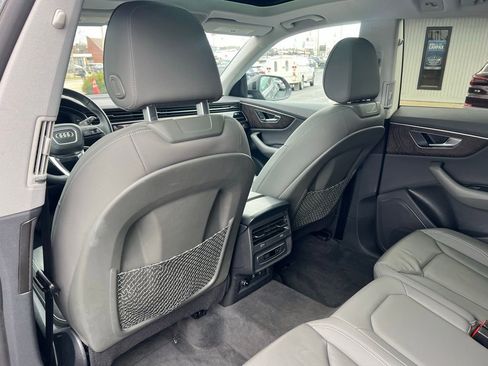 Used 2022 Audi Q8 Premium image 17