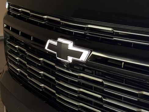 Used 2025 Chevrolet Tahoe High Country AWD/4WD image 41