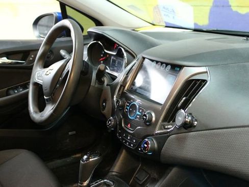 Used 2018 Chevrolet Cruze LT w/ LT True North Edition image 7