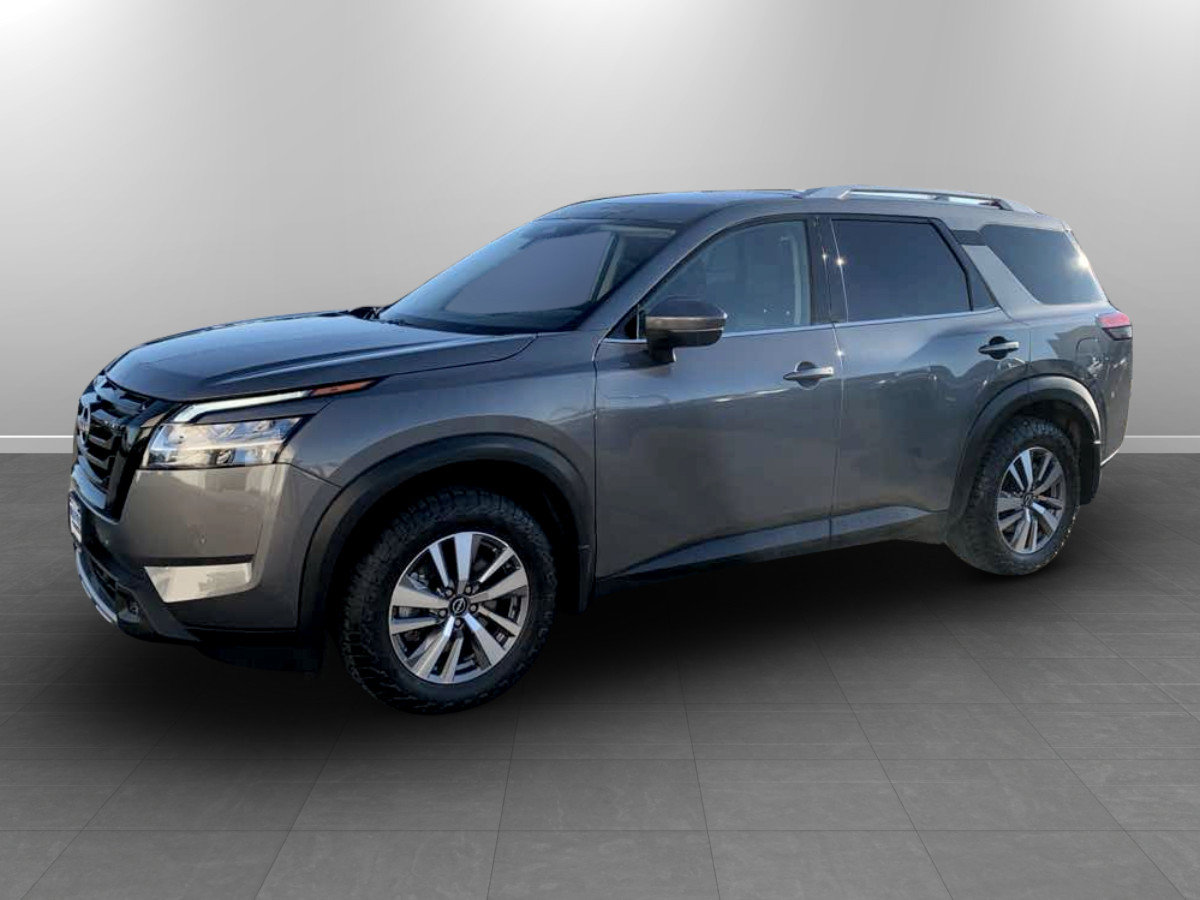 Used 2022 Nissan Pathfinder SL w/ Lighting Package (N92) AWD/4WD image 3
