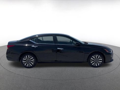 Used 2025 Nissan Altima 2.5 SV FWD image 16