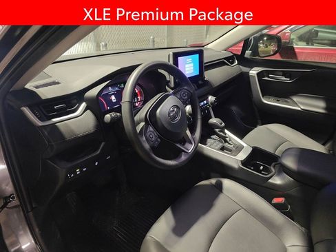 Used 2023 Toyota RAV4 XLE Premium image 8