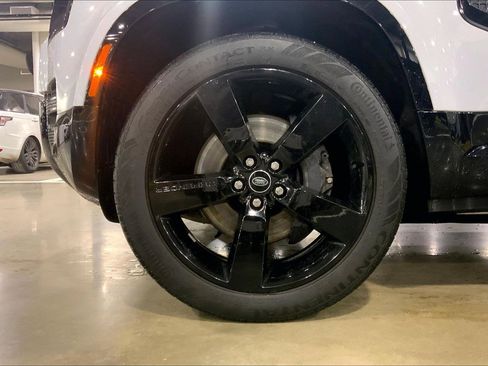 Used 2023 Land Rover Defender 130 X-Dynamic SE image 5