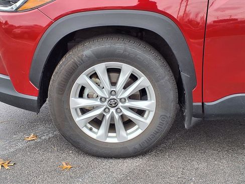 Certified 2022 Toyota Corolla Cross LE w/ Moonroof Package image 26