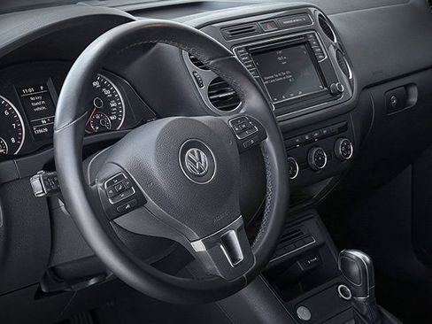 Used 2017 Volkswagen Tiguan Limited w/ Premium Package FWD image 19