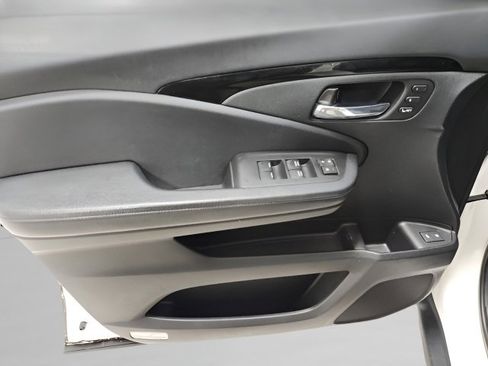 Used 2018 Honda Pilot Touring image 23