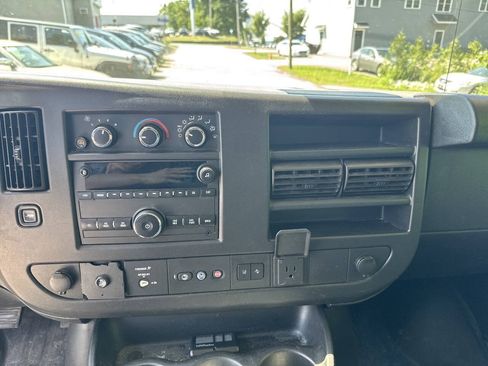 Used 2019 Chevrolet Express 3500 w/ Driver Convenience Package RWD image 18
