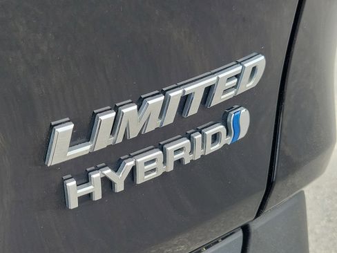 Used 2022 Toyota RAV4 Limited AWD/4WD image 9