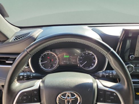 Used 2023 Toyota Highlander XSE FWD image 19