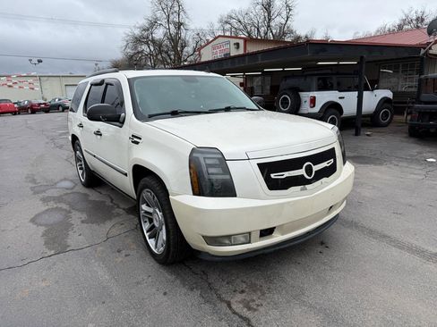 Used 2008 Cadillac Escalade 2WD image 3