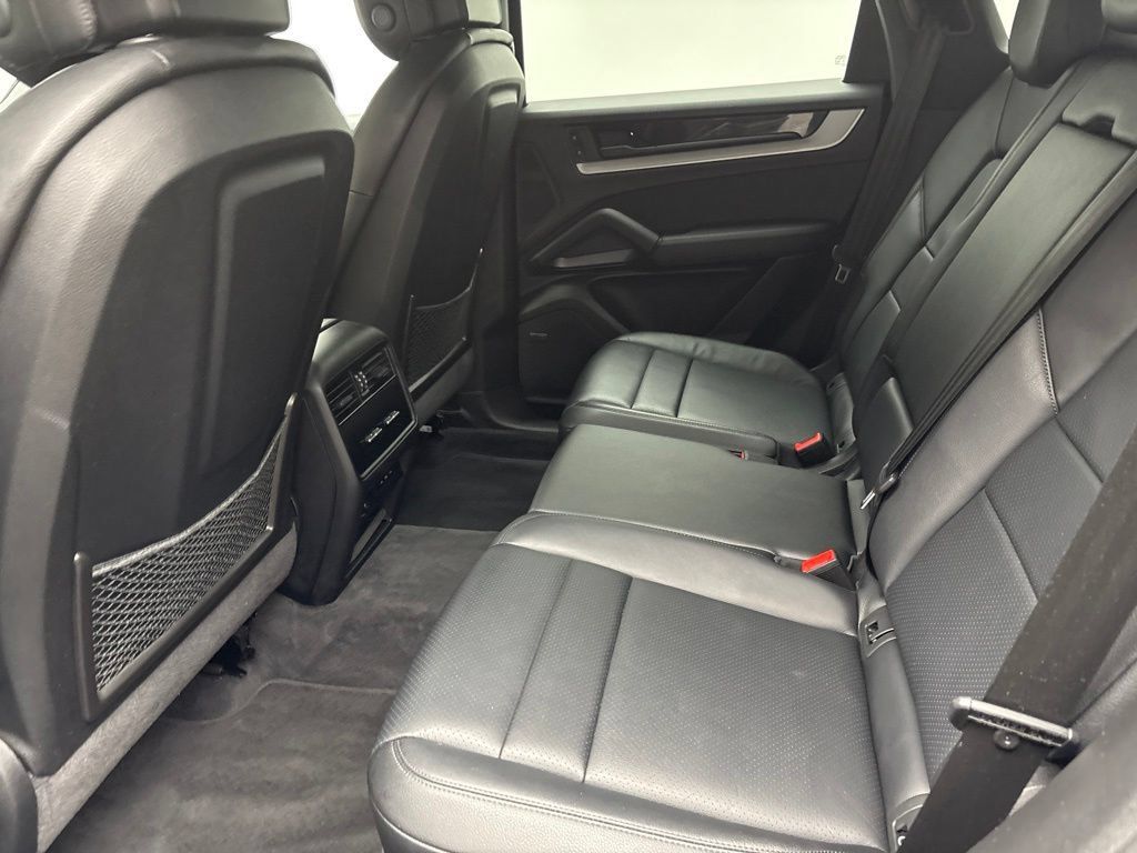 Certified 2024 Porsche Cayenne AWD/4WD image 20