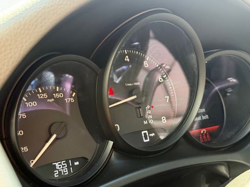 Certified 2025 Porsche Macan AWD/4WD image 17