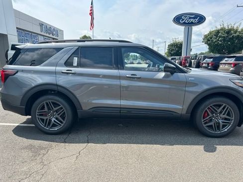 New 2026 Ford Explorer ST-Line w/ ST-Line Street Pack AWD/4WD image 8