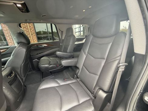 Used 2020 Cadillac Escalade Premium Luxury RWD image 17