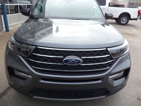 Used 2023 Ford Explorer XLT w/ Equipment Group 202A AWD/4WD image 10