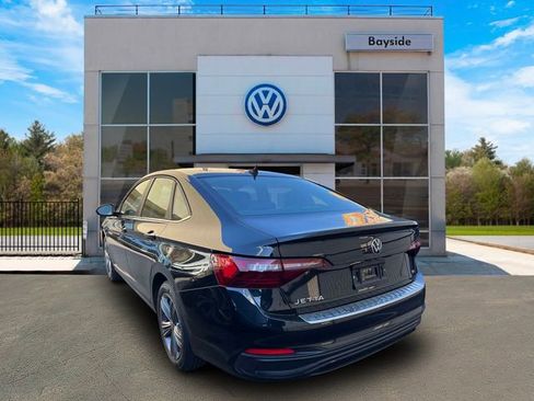 Certified 2023 Volkswagen Jetta SE w/ Panoramic Sunroof Package FWD image 5