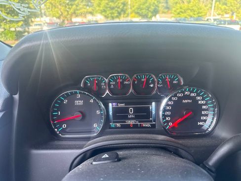 Used 2018 Chevrolet Suburban LT RWD image 10