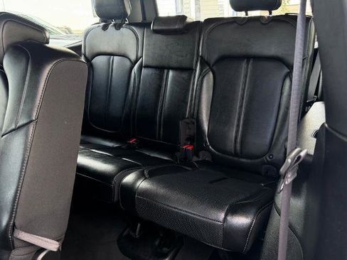 Used 2024 Jeep Wagoneer Series II w/ Flexible Seating Group RWD image 29