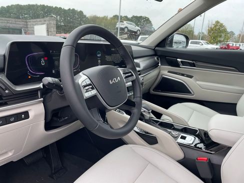New 2025 Kia Telluride S image 10