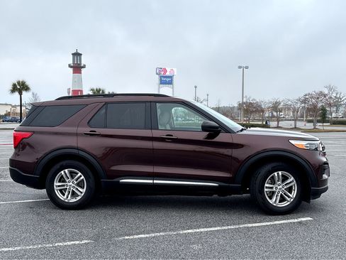 Used 2020 Ford Explorer XLT w/ Comfort Package image 27