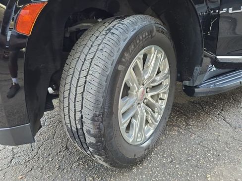 Used 2021 GMC Yukon XL SLT w/ SLT Premium Package image 32