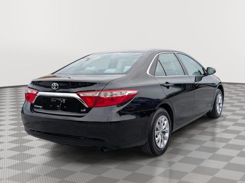 Used 2017 Toyota Camry LE FWD image 5