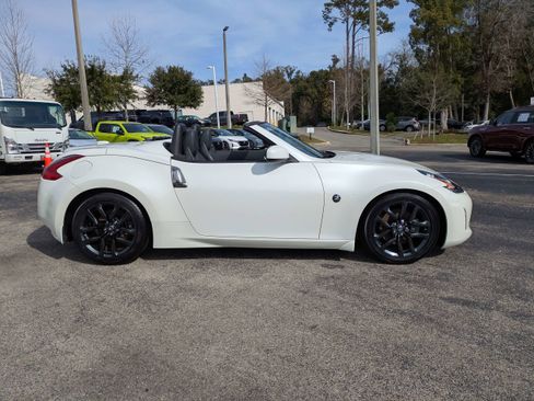 Used 2019 Nissan 370Z Touring image 3