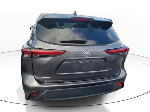 Used 2023 Toyota Highlander L FWD image 6