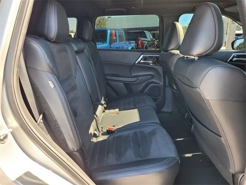 Used 2022 Mitsubishi Outlander SE image 18
