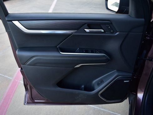 Used 2025 GMC Acadia Elevation image 12