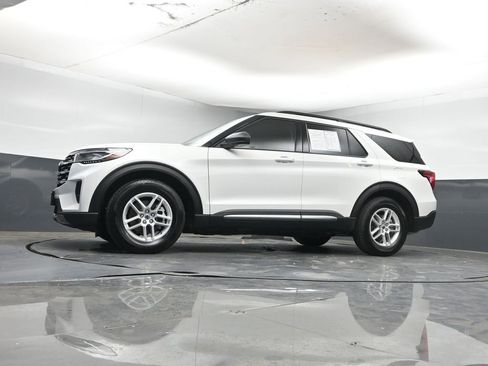 Used 2025 Ford Explorer Active w/ Active Comfort Package image 25