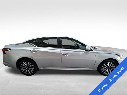 Used 2023 Nissan Altima 2.5 SV FWD image 4