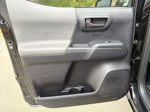 Used 2020 Toyota Tacoma SR w/ SR Convenience Package image 21