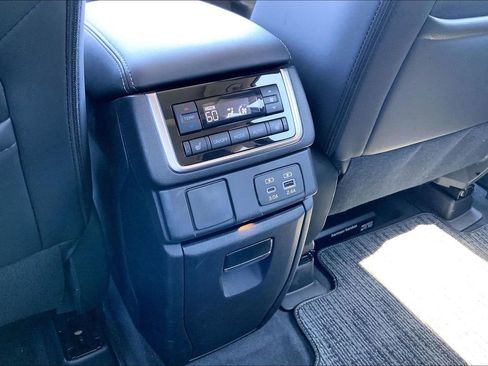Certified 2025 Subaru Ascent Limited AWD/4WD image 10