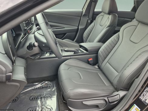 New 2026 Hyundai Elantra SEL Sport FWD image 18