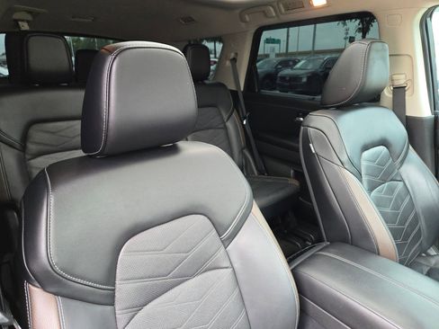 Certified 2024 Nissan Pathfinder Platinum FWD image 32