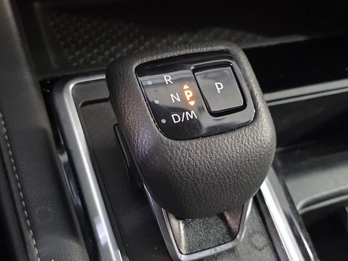 Used 2025 Nissan Pathfinder SL FWD image 23